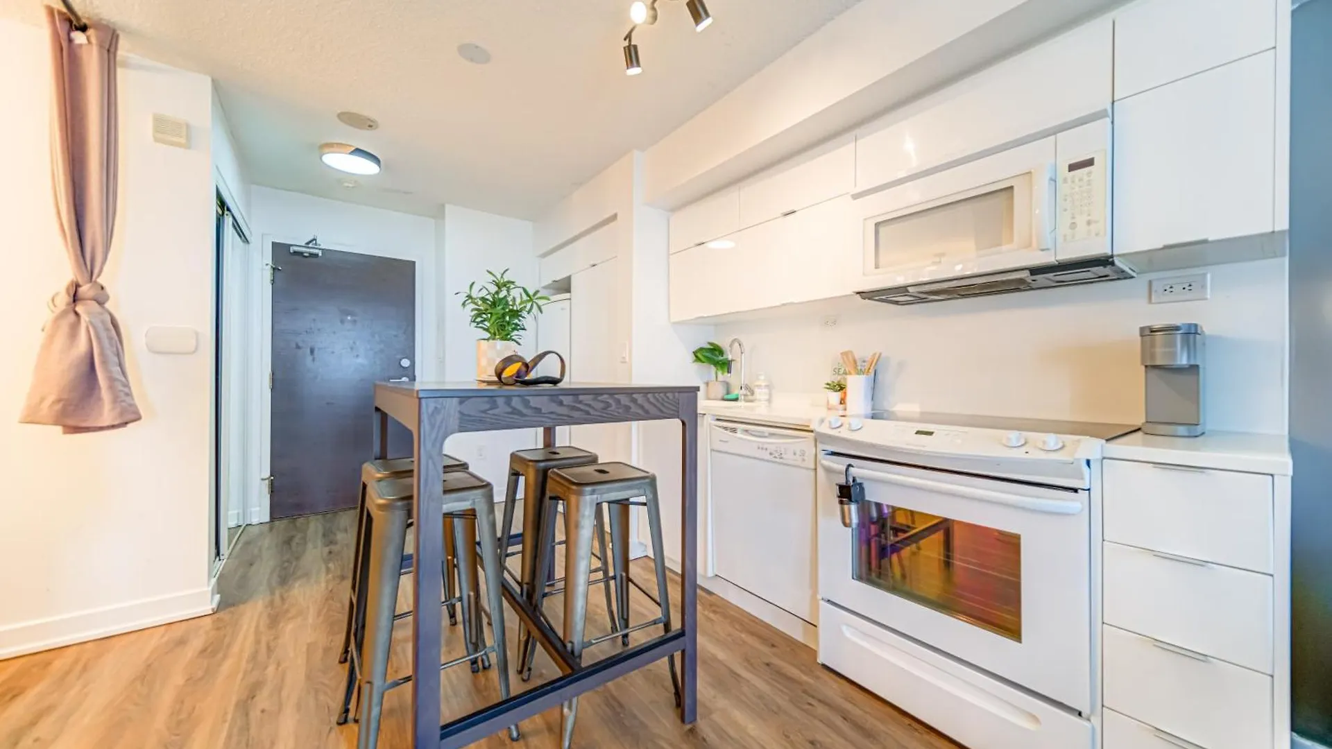 Ferienwohnung The Hideaway Hub Toronto Apartment